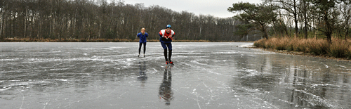 16 december 2009 Schaatsen over drie nachten ijs kan alleen op ondiep water