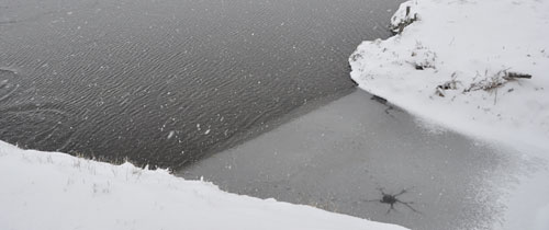 dooi_ijs_7778 Sneeuw, dooi en wind maken einde aan schaatsvreugde