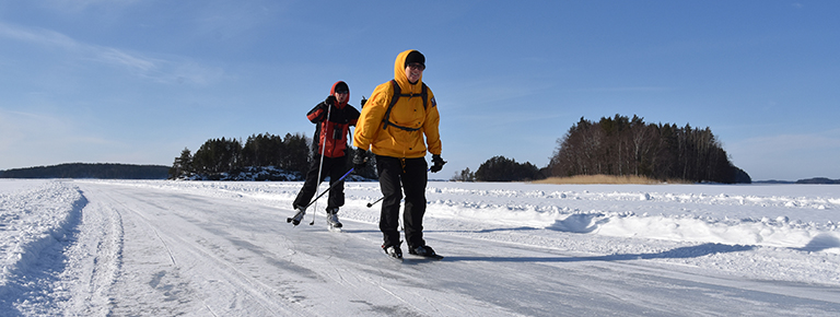 schaatsen natuurijs stokken