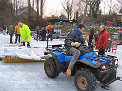 Abcoude veegt de ijsbaan