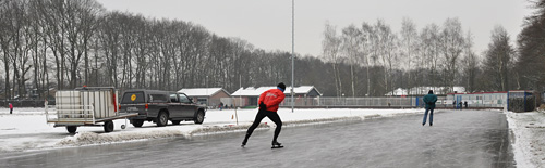 Superglad ijs op de ijsbaan in Doorn (U)