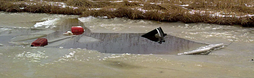 Veegmachine door het ijs, vlak bij Bovenwijde (foto: Jolijn Haveman, Oldemarkt)